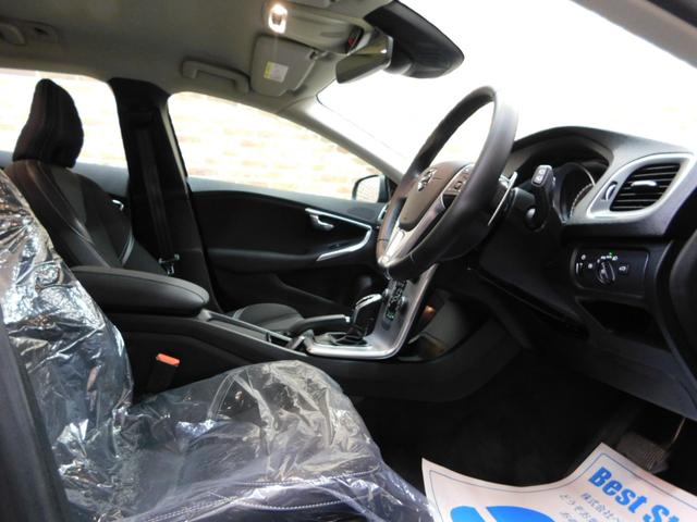 Ｖ４０ Ｄ４　ダイナミックエディション　ディーゼルターボ　特別仕様車　インテリセーフ　ハーフ革　ナビ　ＤＴＶ　バックカメラ　スマキー　ＤＳＲＣ　デイタイムランプ　アイシン製８速オートマ　禁煙車　ワンオーナー　整備記録簿　２０１８モデル（16枚目）