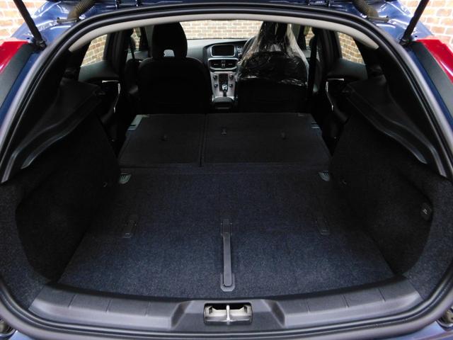 Ｖ４０ Ｄ４　ダイナミックエディション　ディーゼルターボ　特別仕様車　インテリセーフ　ハーフ革　ナビ　ＤＴＶ　バックカメラ　スマキー　ＤＳＲＣ　デイタイムランプ　アイシン製８速オートマ　禁煙車　ワンオーナー　整備記録簿　２０１８モデル（25枚目）