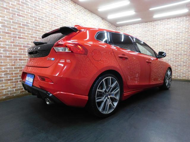 Ｖ４０ Ｄ４　Ｒデザイン　チューンド　バイ　ポールスター　ディーゼルターボ　５０台特別限定車　インテリセーフ　黒革　ナビ　バックカメラ　スマートキー　ＤＳＲＣ　ＬＥＤ　新品タイヤ４本取り付け　アイシン製８速オートマ　ワンオーナー　整備記録簿　２０１８モデル（4枚目）