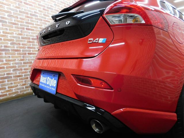 Ｖ４０ Ｄ４　Ｒデザイン　チューンド　バイ　ポールスター　ディーゼルターボ　５０台特別限定車　インテリセーフ　黒革　ナビ　バックカメラ　スマートキー　ＤＳＲＣ　ＬＥＤ　新品タイヤ４本取り付け　アイシン製８速オートマ　ワンオーナー　整備記録簿　２０１８モデル（53枚目）