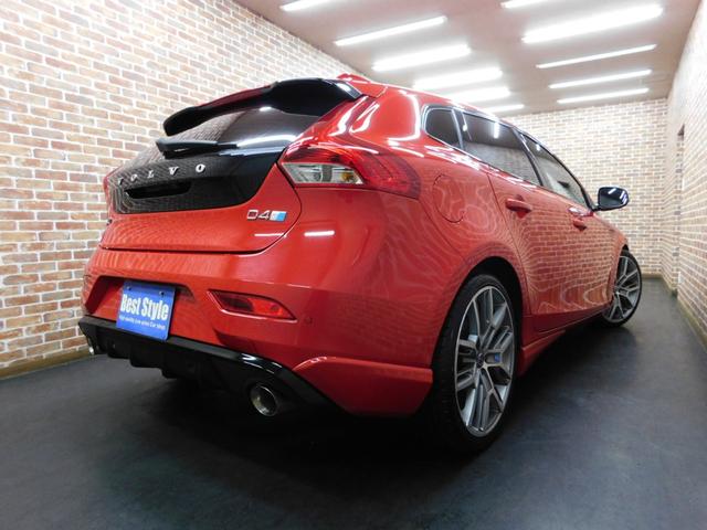 Ｖ４０ Ｄ４　Ｒデザイン　チューンド　バイ　ポールスター　ディーゼルターボ　５０台特別限定車　インテリセーフ　黒革　ナビ　バックカメラ　スマートキー　ＤＳＲＣ　ＬＥＤ　新品タイヤ４本取り付け　アイシン製８速オートマ　ワンオーナー　整備記録簿　２０１８モデル（67枚目）