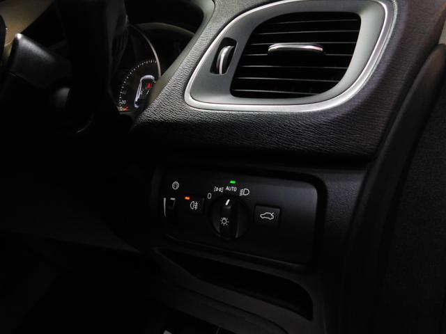 Ｖ４０ クロスカントリー　Ｔ３　キネティック　インテリセーフ　ナビ　バックカメラ　Ｂｌｕｅｔｏｏｔｈ　オートＬＥＤヘッド　前後ドライブレコーダー（純正）　アイシン製６速オートマ　ドアバイザー　禁煙車　ワンオーナー　整備記録簿　２０１８モデル（29枚目）