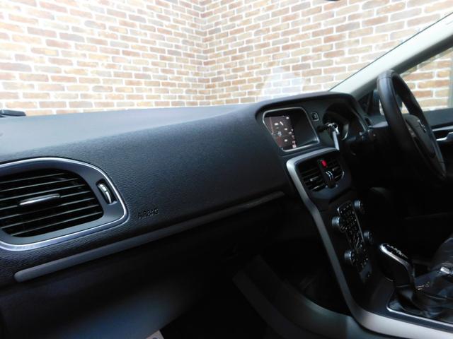 Ｖ４０ クロスカントリー　Ｔ３　キネティック　インテリセーフ　ナビ　バックカメラ　Ｂｌｕｅｔｏｏｔｈ　オートＬＥＤヘッド　前後ドライブレコーダー（純正）　アイシン製６速オートマ　ドアバイザー　禁煙車　ワンオーナー　整備記録簿　２０１８モデル（36枚目）