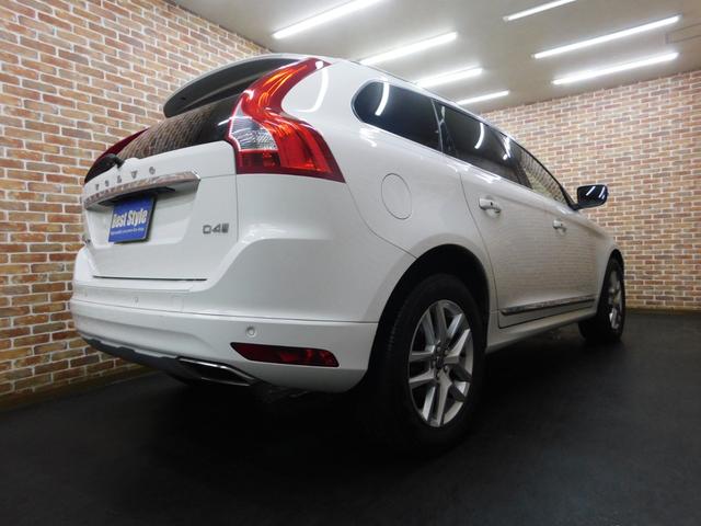 ＸＣ６０ Ｄ４　クラシック　ディーゼルターボ　インテリセーフ　黒革　サンルーフ　ナビ　サイド＆バックカメラ　スマートキー　ＤＳＲＣ　オートキセノン　ドラレコ　アイシン製８速オートマ　禁煙車　２オナ　整備記録簿　２０１７最終モデル（4枚目）