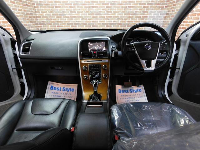 ＸＣ６０ Ｄ４　クラシック　ディーゼルターボ　インテリセーフ　黒革　サンルーフ　ナビ　サイド＆バックカメラ　スマートキー　ＤＳＲＣ　オートキセノン　ドラレコ　アイシン製８速オートマ　禁煙車　２オナ　整備記録簿　２０１７最終モデル（5枚目）