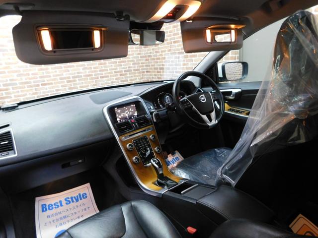 ＸＣ６０ Ｄ４　クラシック　ディーゼルターボ　インテリセーフ　黒革　サンルーフ　ナビ　サイド＆バックカメラ　スマートキー　ＤＳＲＣ　オートキセノン　ドラレコ　アイシン製８速オートマ　禁煙車　２オナ　整備記録簿　２０１７最終モデル（13枚目）