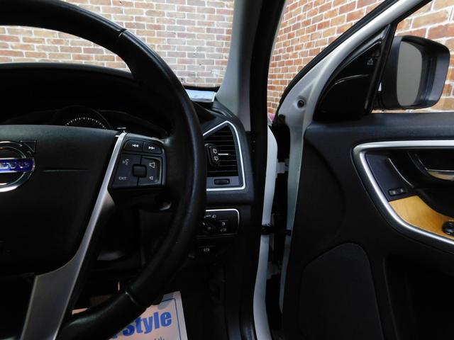 ＸＣ６０ Ｄ４　クラシック　ディーゼルターボ　インテリセーフ　黒革　サンルーフ　ナビ　サイド＆バックカメラ　スマートキー　ＤＳＲＣ　オートキセノン　ドラレコ　アイシン製８速オートマ　禁煙車　２オナ　整備記録簿　２０１７最終モデル（23枚目）