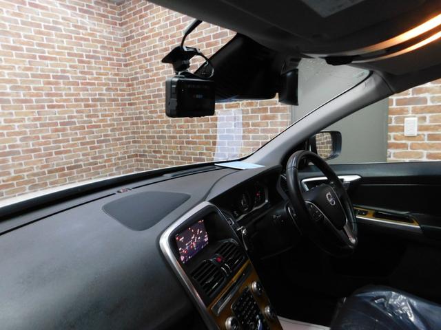 ＸＣ６０ Ｄ４　クラシック　ディーゼルターボ　インテリセーフ　黒革　サンルーフ　ナビ　サイド＆バックカメラ　スマートキー　ＤＳＲＣ　オートキセノン　ドラレコ　アイシン製８速オートマ　禁煙車　２オナ　整備記録簿　２０１７最終モデル（34枚目）