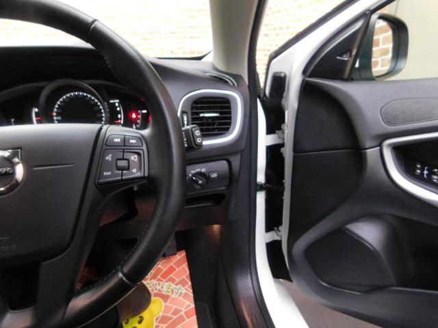 Ｖ４０ Ｔ２　キネティック　インテリセーフテン　ナビ　Ｂｌｕｅｔｏｏｔｈ　バックカメラ　ＤＳＲＣ　デイタイムＬＥＤ　前後ドライブレコーダー（純正）　アイシン製６速オートマ　整備記録簿　２０１９最終モデル（24枚目）