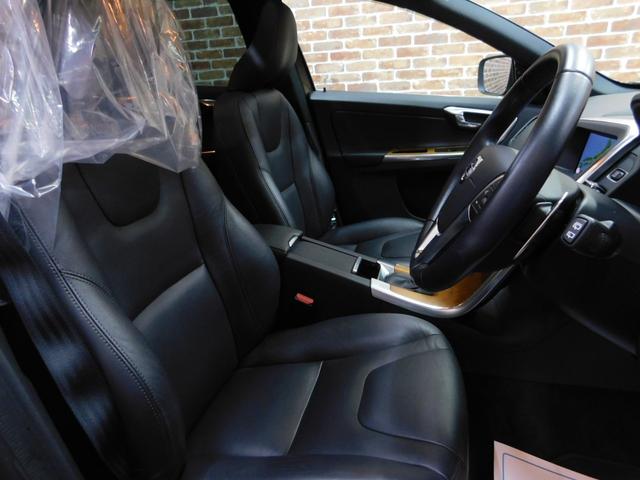 ＸＣ６０ Ｄ４　クラシック　ディーゼルターボ　インテリＳ　黒革　サンルーフ　ナビ　サイド＆バックカメラ　スマキー　ＤＳＲＣ　オートキセノン　前後ドラレコ　アイシン製８速オートマ　禁煙車　１オーナー　整備記録簿　２０１７最終モデル（12枚目）