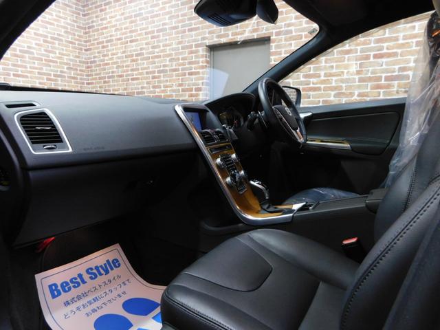ＸＣ６０ Ｄ４　クラシック　ディーゼルターボ　インテリＳ　黒革　サンルーフ　ナビ　サイド＆バックカメラ　スマキー　ＤＳＲＣ　オートキセノン　前後ドラレコ　アイシン製８速オートマ　禁煙車　１オーナー　整備記録簿　２０１７最終モデル（15枚目）