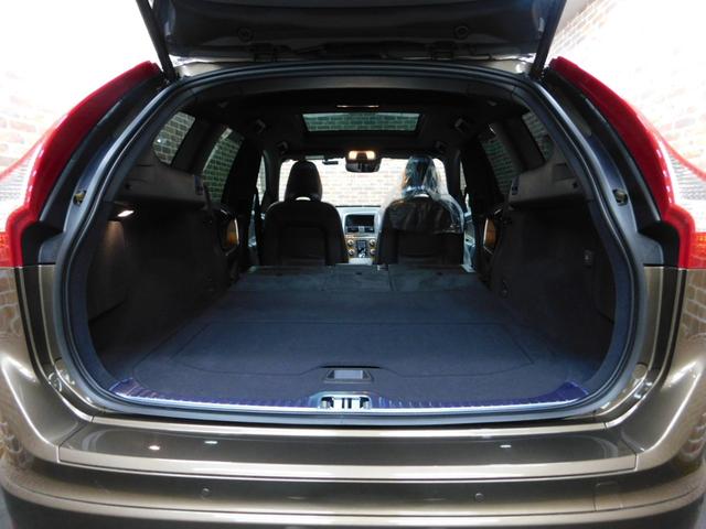 ＸＣ６０ Ｄ４　クラシック　ディーゼルターボ　インテリＳ　黒革　サンルーフ　ナビ　サイド＆バックカメラ　スマキー　ＤＳＲＣ　オートキセノン　前後ドラレコ　アイシン製８速オートマ　禁煙車　１オーナー　整備記録簿　２０１７最終モデル（43枚目）