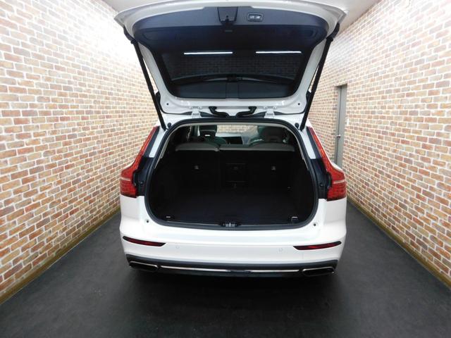 Ｖ６０ Ｔ５　インスクリプション　インテリセーフ　ブロンド革　サンＲ　ナビ　ＤＴＶ　全方位カメラ　スマキー　ハーマンカードン　ヘッドアップＤ　前後ドラレコ　Ｐアシストパイロット　アイシン８速オートマ　禁煙車　整備記録簿　２０１９モデル（8枚目）