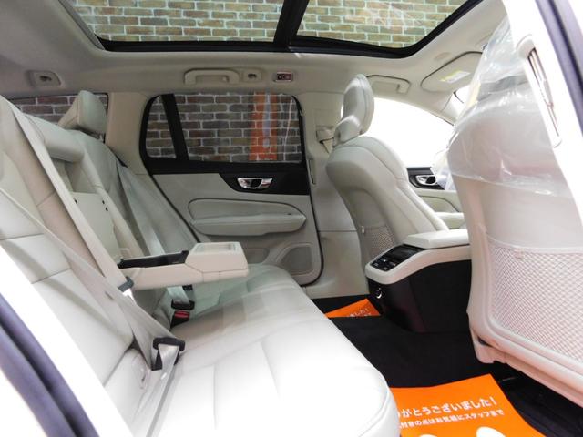 Ｖ６０ Ｔ５　インスクリプション　インテリセーフ　ブロンド革　サンＲ　ナビ　ＤＴＶ　全方位カメラ　スマキー　ハーマンカードン　ヘッドアップＤ　前後ドラレコ　Ｐアシストパイロット　アイシン８速オートマ　禁煙車　整備記録簿　２０１９モデル（18枚目）