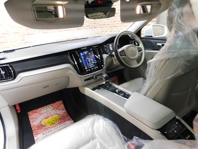 Ｖ６０ Ｔ５　インスクリプション　インテリセーフ　ブロンド革　サンルーフ　ナビ　ＤＴＶ　全方位カメラ　スマキー　ＤＳＲＣ　ドラレコ　ＬＥＤ　ｈａｒｍａｎｋａｒｄｏｎ　アイシン８速オートマ　禁煙車　１オナ　整備記録簿　２０２０モデル（13枚目）