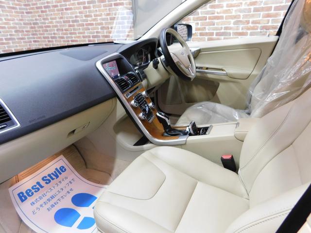 ＸＣ６０ Ｄ４　クラシック　ディーゼルターボ　インテリセーフ　リアエンターテイメント　ベージュ革　サンルーフ　ナビ　ＤＴＶ　サイド＆バックカメラ　スマキー　オートキセノン　ＤＳＲＣ　前後ドラレコ　整備記録簿　２０１７最終モデル（15枚目）