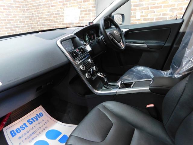 ＸＣ６０ Ｔ５　ＳＥ　セーフティｐｋｇ　黒革　ナビ　ＤＴＶ　サイド＆バックカメラ　スマキー　ＥＴＣ　オートキセノン　ドライブレコーダー　レーダー探知器　アイシン８速オートマ　ＥＲＳＴ製１９インチ　整備記録簿　２０１４モデル（15枚目）