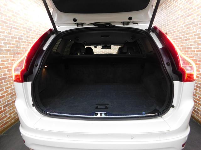 ＸＣ６０ Ｔ５　ＳＥ　セーフティｐｋｇ　黒革　ナビ　ＤＴＶ　サイド＆バックカメラ　スマキー　ＥＴＣ　オートキセノン　ドライブレコーダー　レーダー探知器　アイシン８速オートマ　ＥＲＳＴ製１９インチ　整備記録簿　２０１４モデル（22枚目）