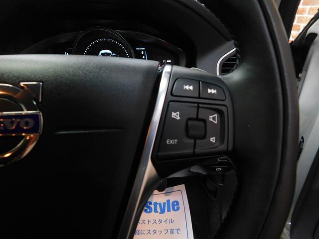 ＸＣ６０ Ｔ５　ＳＥ　セーフティｐｋｇ　黒革　ナビ　ＤＴＶ　サイド＆バックカメラ　スマキー　ＥＴＣ　オートキセノン　ドライブレコーダー　レーダー探知器　アイシン８速オートマ　ＥＲＳＴ製１９インチ　整備記録簿　２０１４モデル（24枚目）