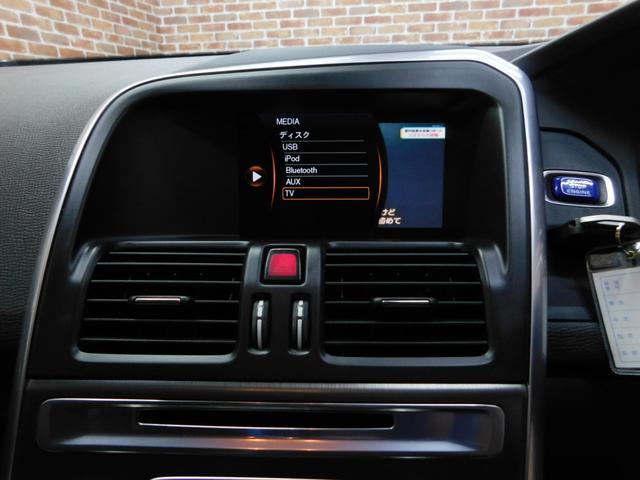 ＸＣ６０ Ｔ５　ＳＥ　セーフティｐｋｇ　黒革　ナビ　ＤＴＶ　サイド＆バックカメラ　スマキー　ＥＴＣ　オートキセノン　ドライブレコーダー　レーダー探知器　アイシン８速オートマ　ＥＲＳＴ製１９インチ　整備記録簿　２０１４モデル（25枚目）