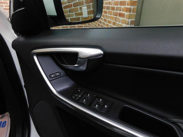 ＸＣ６０ Ｔ５　ＳＥ　セーフティｐｋｇ　黒革　ナビ　ＤＴＶ　サイド＆バックカメラ　スマキー　ＥＴＣ　オートキセノン　ドライブレコーダー　レーダー探知器　アイシン８速オートマ　ＥＲＳＴ製１９インチ　整備記録簿　２０１４モデル（29枚目）