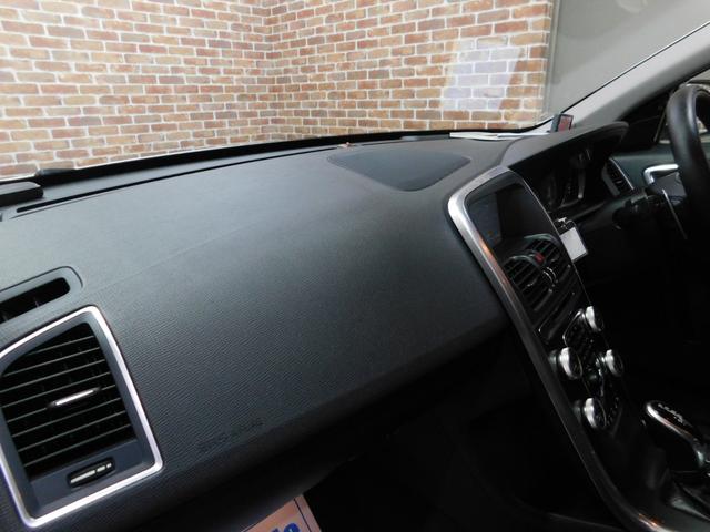 ＸＣ６０ Ｔ５　ＳＥ　セーフティｐｋｇ　黒革　ナビ　ＤＴＶ　サイド＆バックカメラ　スマキー　ＥＴＣ　オートキセノン　ドライブレコーダー　レーダー探知器　アイシン８速オートマ　ＥＲＳＴ製１９インチ　整備記録簿　２０１４モデル（40枚目）