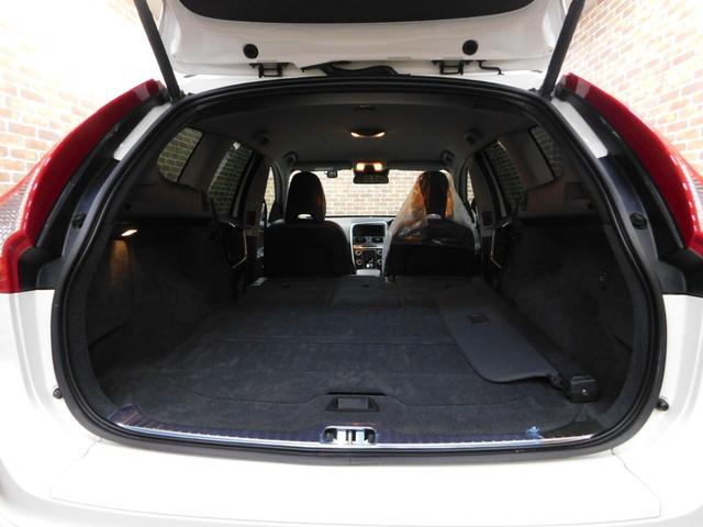 ＸＣ６０ Ｔ５　ＳＥ　セーフティｐｋｇ　黒革　ナビ　ＤＴＶ　サイド＆バックカメラ　スマキー　ＥＴＣ　オートキセノン　ドライブレコーダー　レーダー探知器　アイシン８速オートマ　ＥＲＳＴ製１９インチ　整備記録簿　２０１４モデル（52枚目）