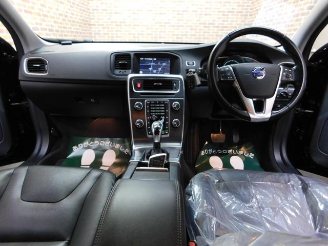 Ｖ６０ Ｔ５　ＳＥ　セーフティｐｋｇ　黒革　ナビ　ＤＴＶ　バックカメラ　ＥＴＣ　オートキセノン　アイシン製８速オートマ　禁煙車　整備記録簿　２０１４モデル（5枚目）