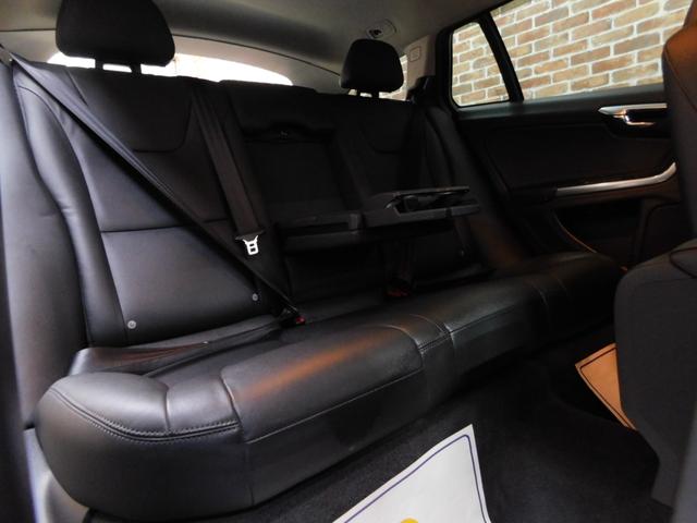 Ｖ６０ Ｔ５　ＳＥ　セーフティｐｋｇ　黒革　ナビ　ＤＴＶ　バックカメラ　ＥＴＣ　オートキセノン　アイシン製８速オートマ　禁煙車　整備記録簿　２０１４モデル（7枚目）