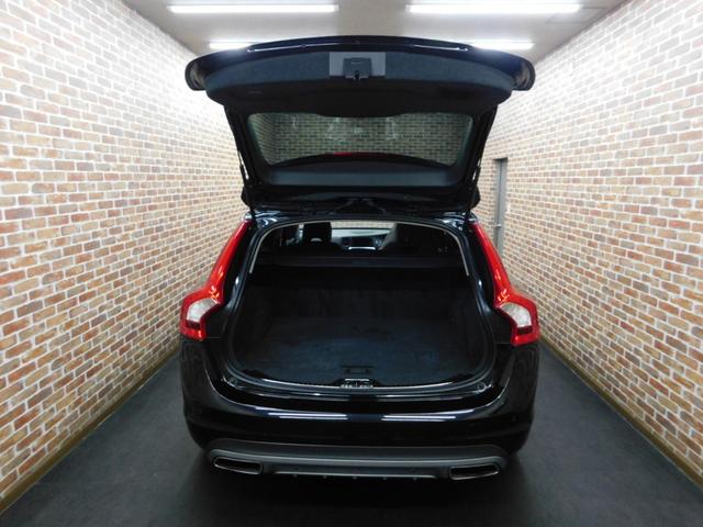 Ｖ６０ Ｔ５　ＳＥ　セーフティｐｋｇ　黒革　ナビ　ＤＴＶ　バックカメラ　ＥＴＣ　オートキセノン　アイシン製８速オートマ　禁煙車　整備記録簿　２０１４モデル（8枚目）