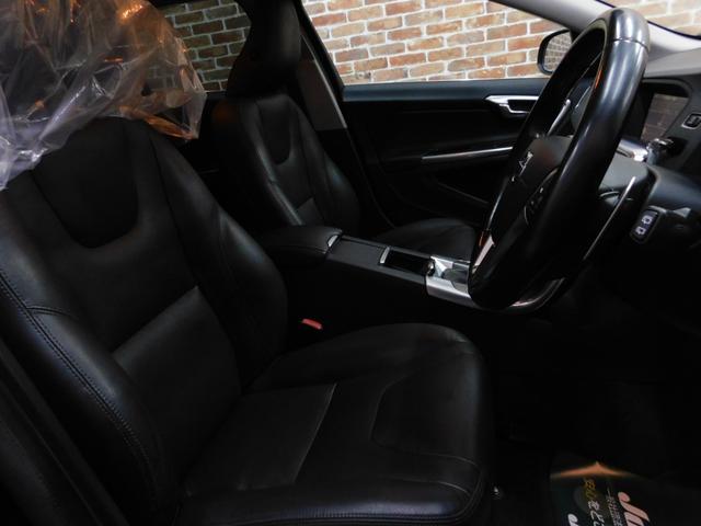 Ｖ６０ Ｔ５　ＳＥ　セーフティｐｋｇ　黒革　ナビ　ＤＴＶ　バックカメラ　ＥＴＣ　オートキセノン　アイシン製８速オートマ　禁煙車　整備記録簿　２０１４モデル（12枚目）