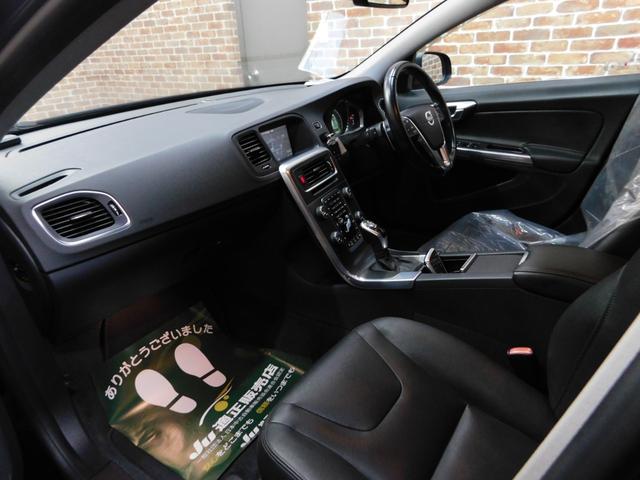 Ｖ６０ Ｔ５　ＳＥ　セーフティｐｋｇ　黒革　ナビ　ＤＴＶ　バックカメラ　ＥＴＣ　オートキセノン　アイシン製８速オートマ　禁煙車　整備記録簿　２０１４モデル（15枚目）