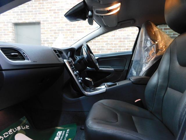 Ｖ６０ Ｔ５　ＳＥ　セーフティｐｋｇ　黒革　ナビ　ＤＴＶ　バックカメラ　ＥＴＣ　オートキセノン　アイシン製８速オートマ　禁煙車　整備記録簿　２０１４モデル（17枚目）