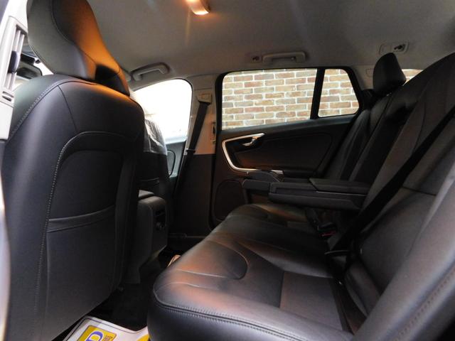 Ｖ６０ Ｔ５　ＳＥ　セーフティｐｋｇ　黒革　ナビ　ＤＴＶ　バックカメラ　ＥＴＣ　オートキセノン　アイシン製８速オートマ　禁煙車　整備記録簿　２０１４モデル（19枚目）