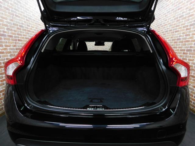 Ｖ６０ Ｔ５　ＳＥ　セーフティｐｋｇ　黒革　ナビ　ＤＴＶ　バックカメラ　ＥＴＣ　オートキセノン　アイシン製８速オートマ　禁煙車　整備記録簿　２０１４モデル（22枚目）