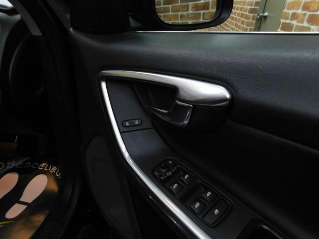 Ｖ６０ Ｔ５　ＳＥ　セーフティｐｋｇ　黒革　ナビ　ＤＴＶ　バックカメラ　ＥＴＣ　オートキセノン　アイシン製８速オートマ　禁煙車　整備記録簿　２０１４モデル（27枚目）