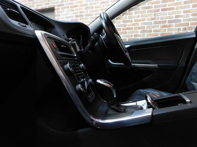 Ｖ６０ Ｔ５　ＳＥ　セーフティｐｋｇ　黒革　ナビ　ＤＴＶ　バックカメラ　ＥＴＣ　オートキセノン　アイシン製８速オートマ　禁煙車　整備記録簿　２０１４モデル（35枚目）