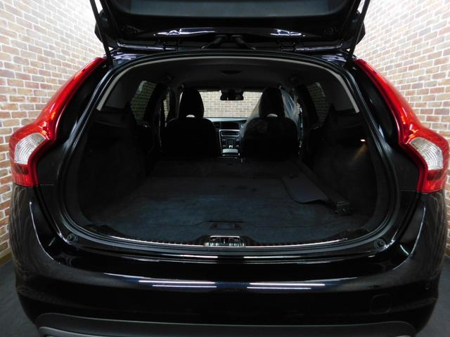 Ｖ６０ Ｔ５　ＳＥ　セーフティｐｋｇ　黒革　ナビ　ＤＴＶ　バックカメラ　ＥＴＣ　オートキセノン　アイシン製８速オートマ　禁煙車　整備記録簿　２０１４モデル（47枚目）