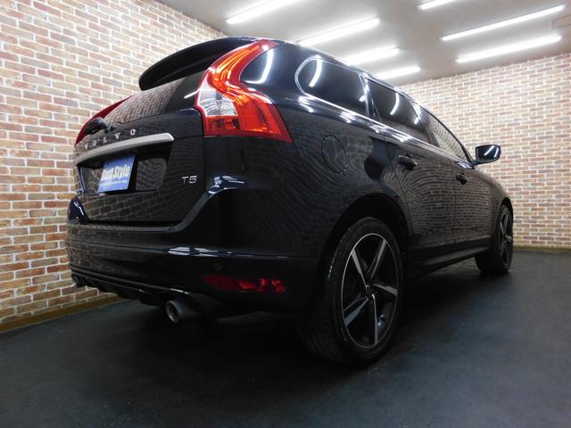 ＸＣ６０ Ｔ５　Ｒデザイン　セーフティｐｋｇ　黒革　ナビ　ＤＴＶ　サイド＆バック　スマートキー　ＥＴＣ　オートキセノン　アイシン製８速オートマ　シートヒーター＆ステアリングヒーター　パワーバックドア　２０１４モデル（4枚目）