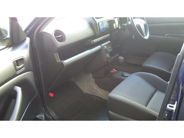 プロボックス ハイブリッドＧＸ　トヨタセーフィティセンス　純正バックカメラ内蔵ミラー　カロッツエリアナビ　フルセグ　キーレス　　プライバシーガラス　社外アルミホイール（35枚目）