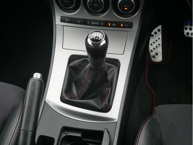 マツダスピードアクセラ ベースグレード　６速ＭＴ　ターボ　半革パワーシート　禁煙車　ＨＤＤナビ　地デジ　ＥＴＣ　アドバンストキー　ＨＩＤ　ウィンカーミラー　オートエアコン　ＢＯＳＥサウンド　サイドエアバック　１８ＡＷ　１年保証付（8枚目）