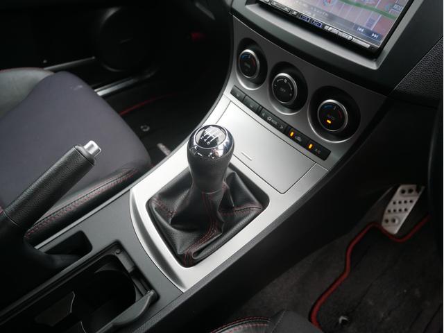 マツダスピードアクセラ ベースグレード　６速ＭＴ　ターボ　半革パワーシート　禁煙車　ＨＤＤナビ　地デジ　ＥＴＣ　アドバンストキー　ＨＩＤ　ウィンカーミラー　オートエアコン　ＢＯＳＥサウンド　サイドエアバック　１８ＡＷ　１年保証付（67枚目）