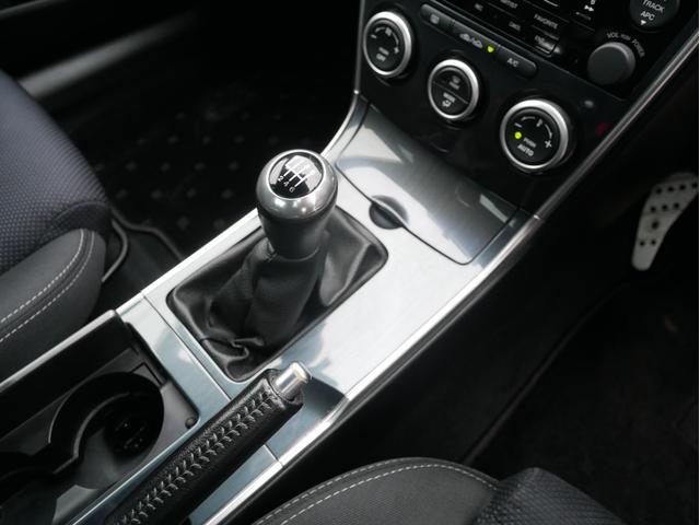 マツダスピードアテンザ ベースグレード　６速マニュアル　４ＷＤターボ　ＨＤＤナビ　フルセグ　アドバンストキー　ＨＩＤ　フォグランプ　純正１８インチアルミ　サイドエアバック　オートエアコン　横滑防止　Ｗエアバック　ＡＢＳ　１年保証付（69枚目）