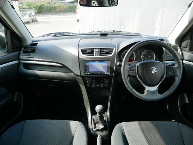 スイフト ＲＳ　５速ＭＴ　後期型　クルコン　ＳＤナビ　Ｂｌｕｅｔｏｏｔｈ・フルセグ　バックカメラ　プッシュスタート＆スマートキー　ＥＴＣ　ウィンカーミラー　ＨＩＤ　フォグランプ　オートエアコン　１年保証付（6枚目）