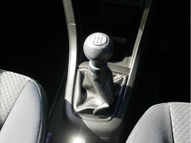 スイフト ＲＳ　５速ＭＴ　後期型　クルコン　ＳＤナビ　Ｂｌｕｅｔｏｏｔｈ・フルセグ　バックカメラ　プッシュスタート＆スマートキー　ＥＴＣ　ウィンカーミラー　ＨＩＤ　フォグランプ　オートエアコン　１年保証付（8枚目）