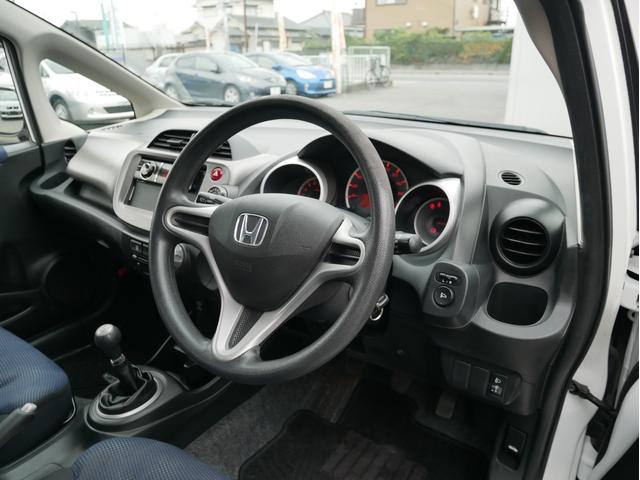 フィット G 5速MT 27014KM キーレス 電動ミラー ライトレベライザー サイドバイザー パワステ パワーウィンドウ Wエアバック ABS タイミングチェーン 1年保証付(10枚目)