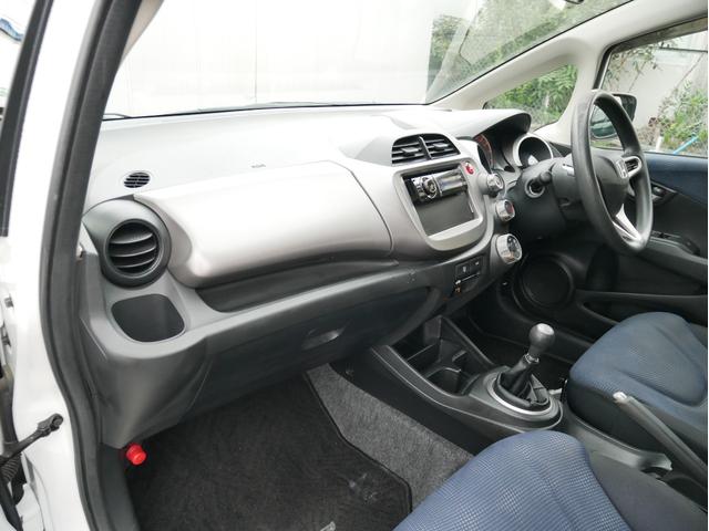 フィット G 5速MT 27014KM キーレス 電動ミラー ライトレベライザー サイドバイザー パワステ パワーウィンドウ Wエアバック ABS タイミングチェーン 1年保証付(11枚目)