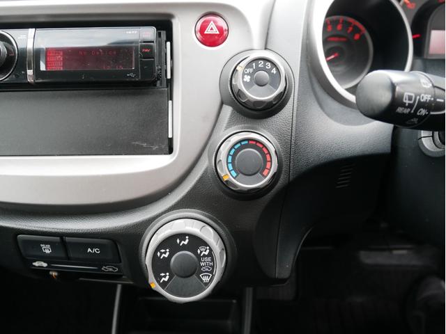 フィット G 5速MT 27014KM キーレス 電動ミラー ライトレベライザー サイドバイザー パワステ パワーウィンドウ Wエアバック ABS タイミングチェーン 1年保証付(61枚目)