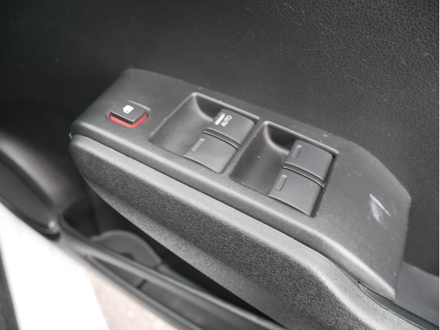 フィット G 5速MT 27014KM キーレス 電動ミラー ライトレベライザー サイドバイザー パワステ パワーウィンドウ Wエアバック ABS タイミングチェーン 1年保証付(64枚目)
