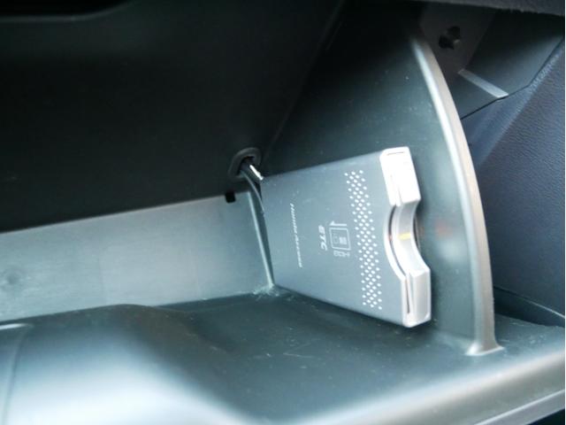 CR-V ZXi 4WD 衝突軽減ブレーキ サンルーフ 革パワーシート HDDナビ バックカメラ ETC レーダークルーズ シートヒーター HID フォグ オートエアコン スマートキー サイドSRS 1年保証付(13枚目)